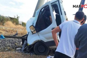 Kahramanmaraş’ta tren hemzemin geçitte komyonete çarptı: 1 ölü