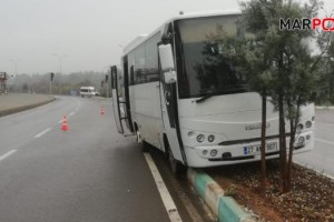 Kahramanmaraş’ta öğrenci servisi refüjde çarptı: 6 yaralı