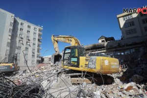 Büyükşehir Enkaz Kaldırma Çalışmalarını Sürdürüyor