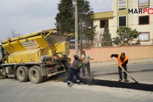 Büyükşehir Depremde Hasar Gören Yolları Onarıyor