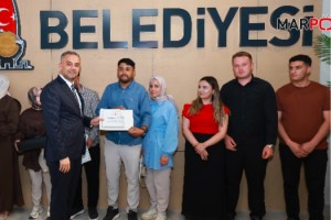 Onikişubat Belediyesi’nin Evlilik Okulu’nu tamamlayan ilk 50 çift sertifikalarını aldı